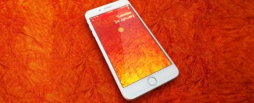 iPhone 7 Rose Gold Mockup Free PSD